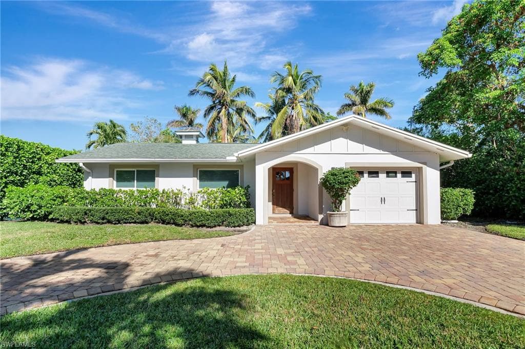1387 28th Ave N, Naples, FL 34103-29