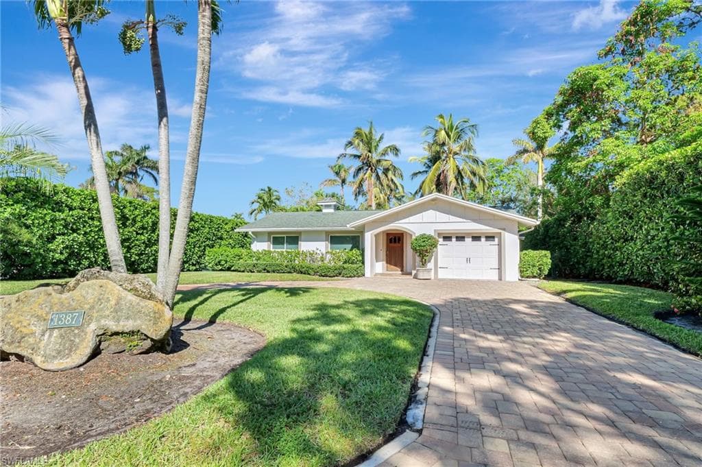 1387 28th Ave N, Naples, FL 34103-30