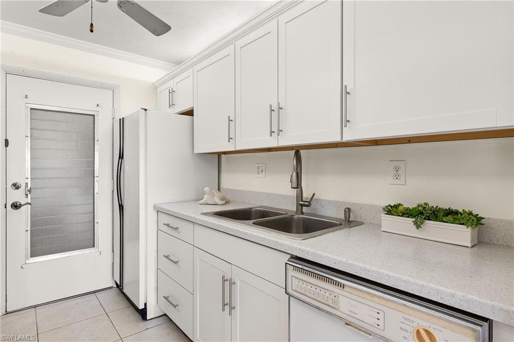 2150 Gulf Shore Blvd N 701, Naples, FL 34103-9
