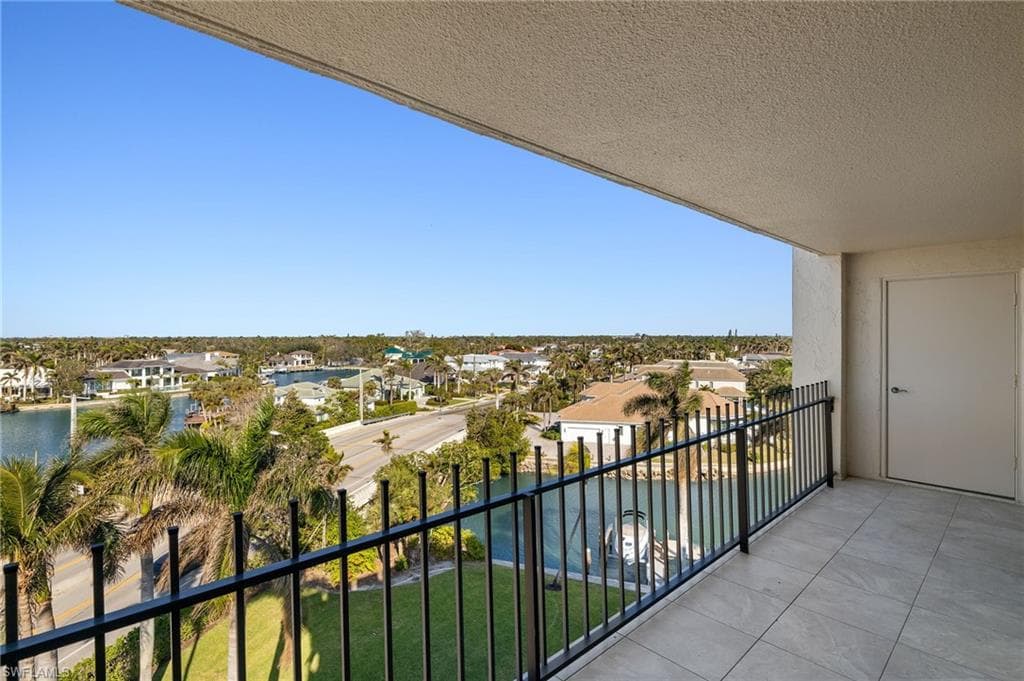 2150 Gulf Shore Blvd N 701, Naples, FL 34103-17
