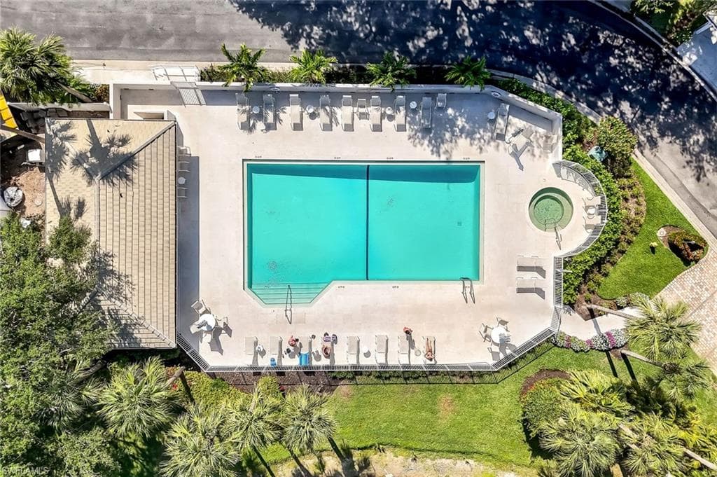 6260 Bellerive Ave 402, Naples, FL 34119-21