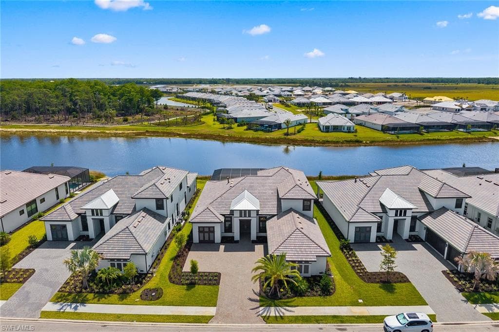 15456 Turin Dr, Naples, FL 34114-2