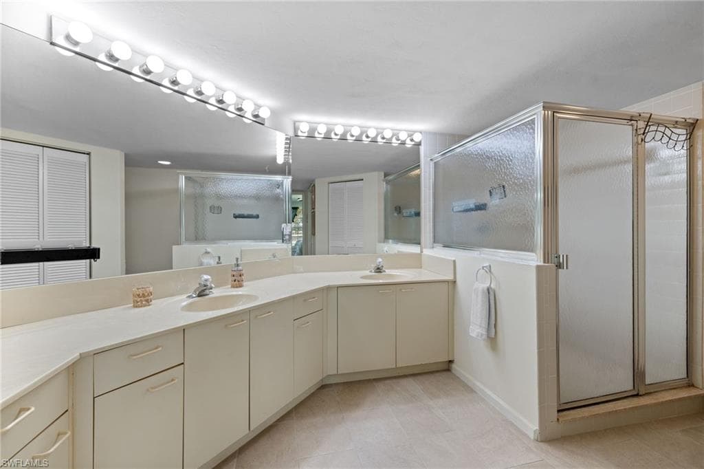 6290 Bellerive Ave 105, Naples, FL 34119-20