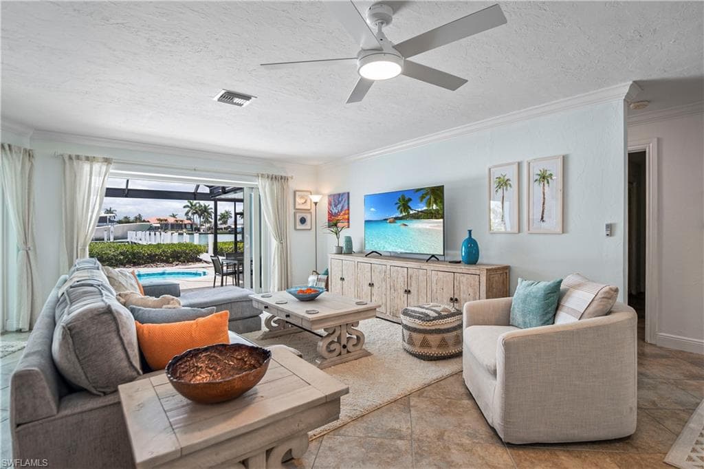 19 Pelican St E, Naples, FL 34113-12