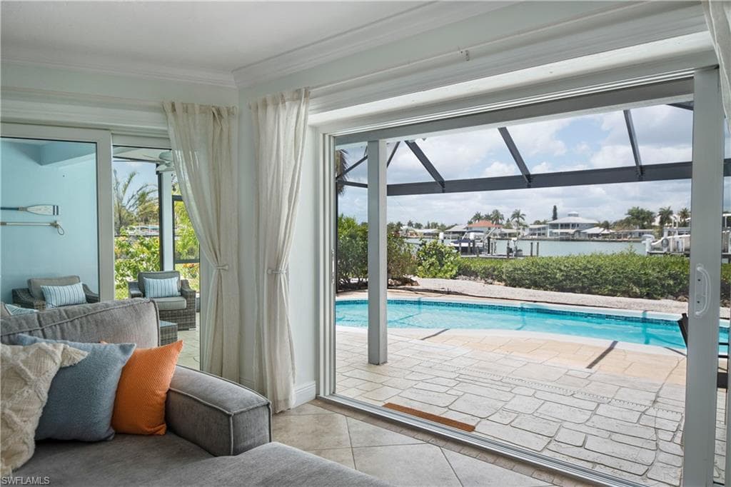 19 Pelican St E, Naples, FL 34113-14