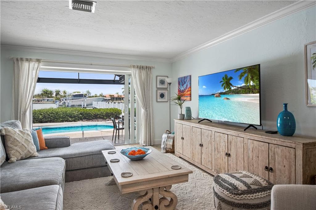 19 Pelican St E, Naples, FL 34113-15