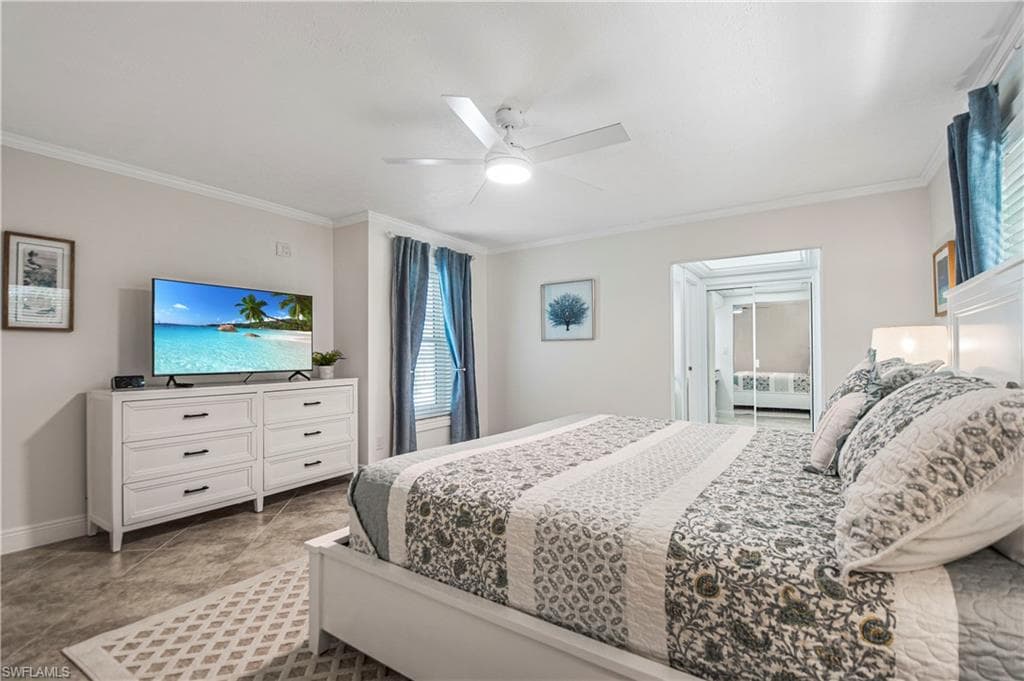 19 Pelican St E, Naples, FL 34113-17