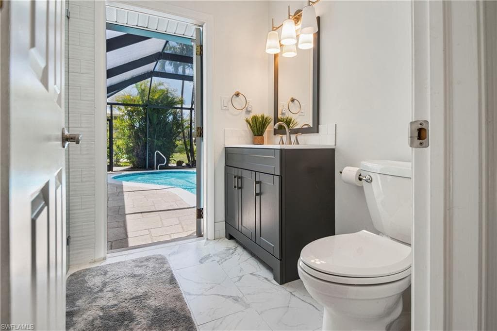 19 Pelican St E, Naples, FL 34113-20