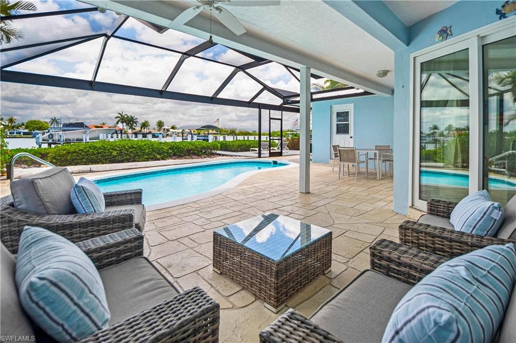 19 Pelican St E, Naples, FL 34113-28