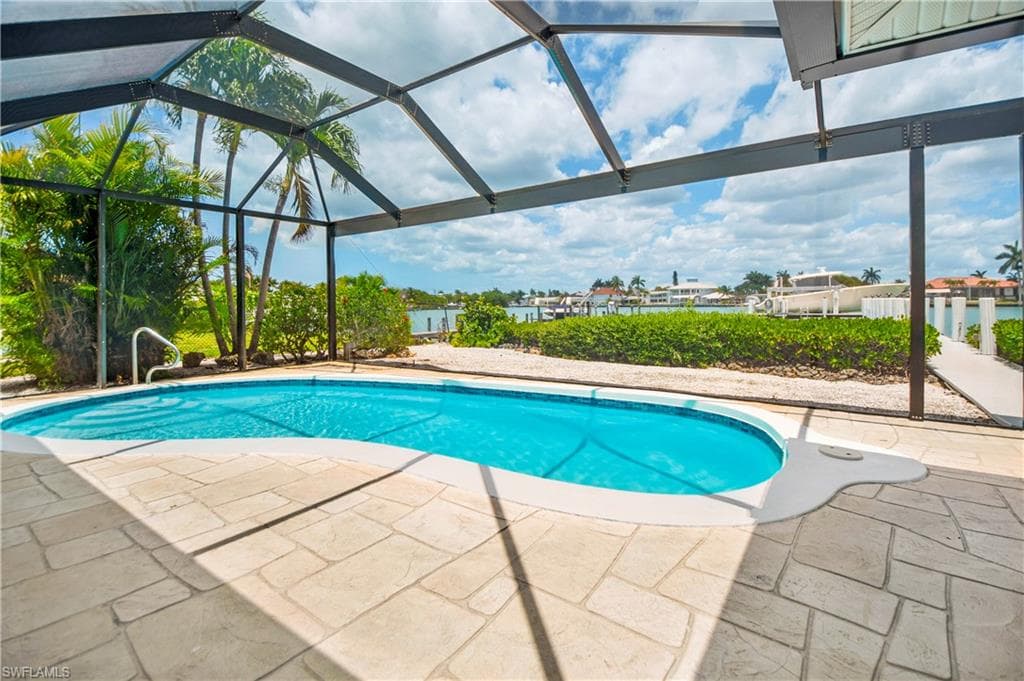 19 Pelican St E, Naples, FL 34113-29