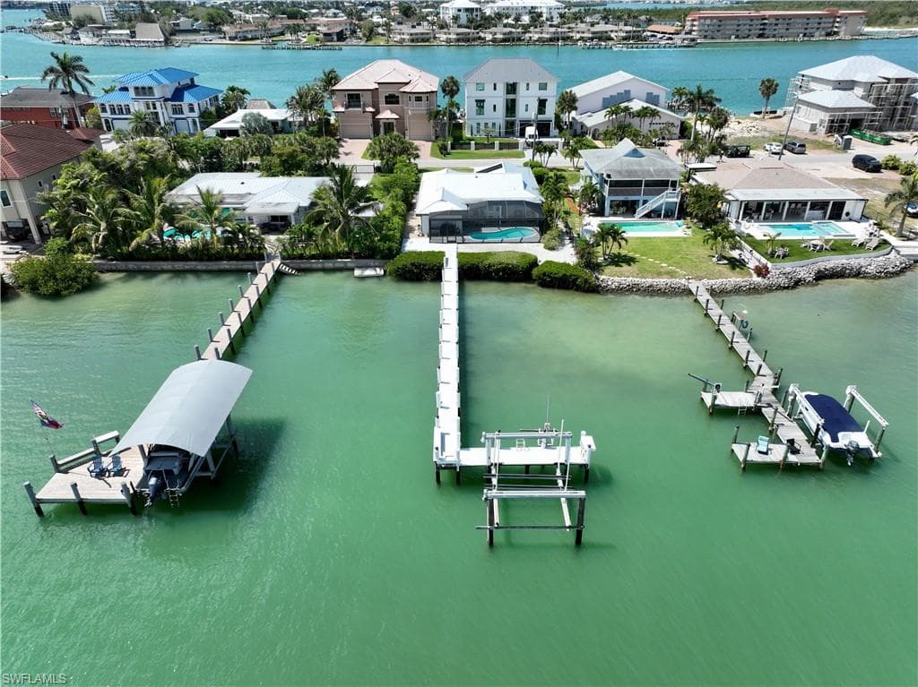 19 Pelican St E, Naples, FL 34113-34