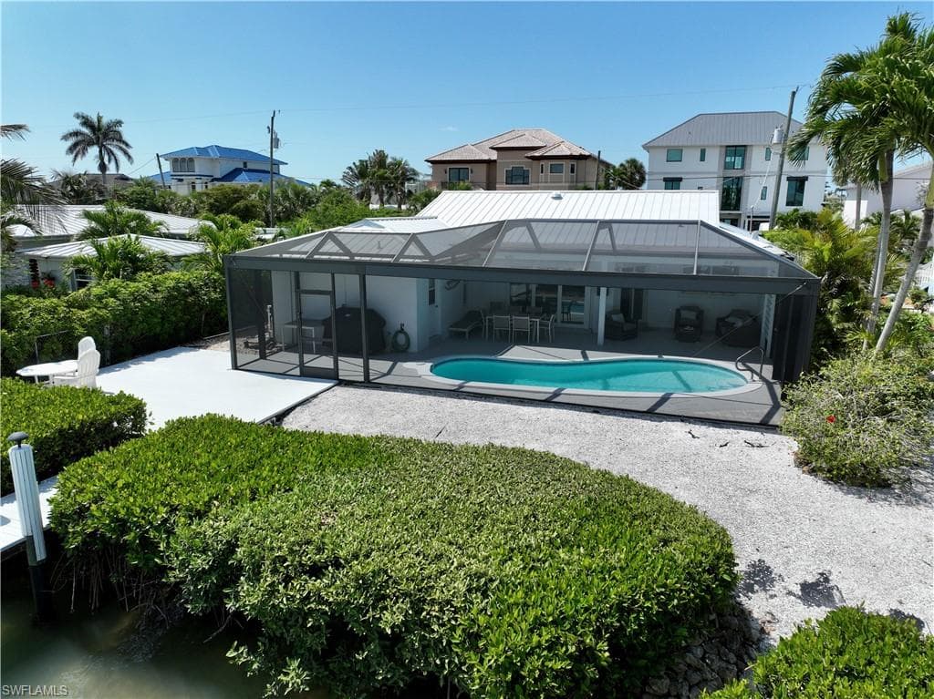 19 Pelican St E, Naples, FL 34113-6