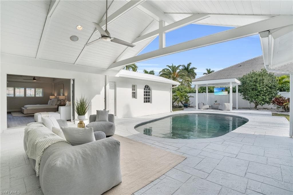 645 Park Shore Dr, Naples, FL 34103-9