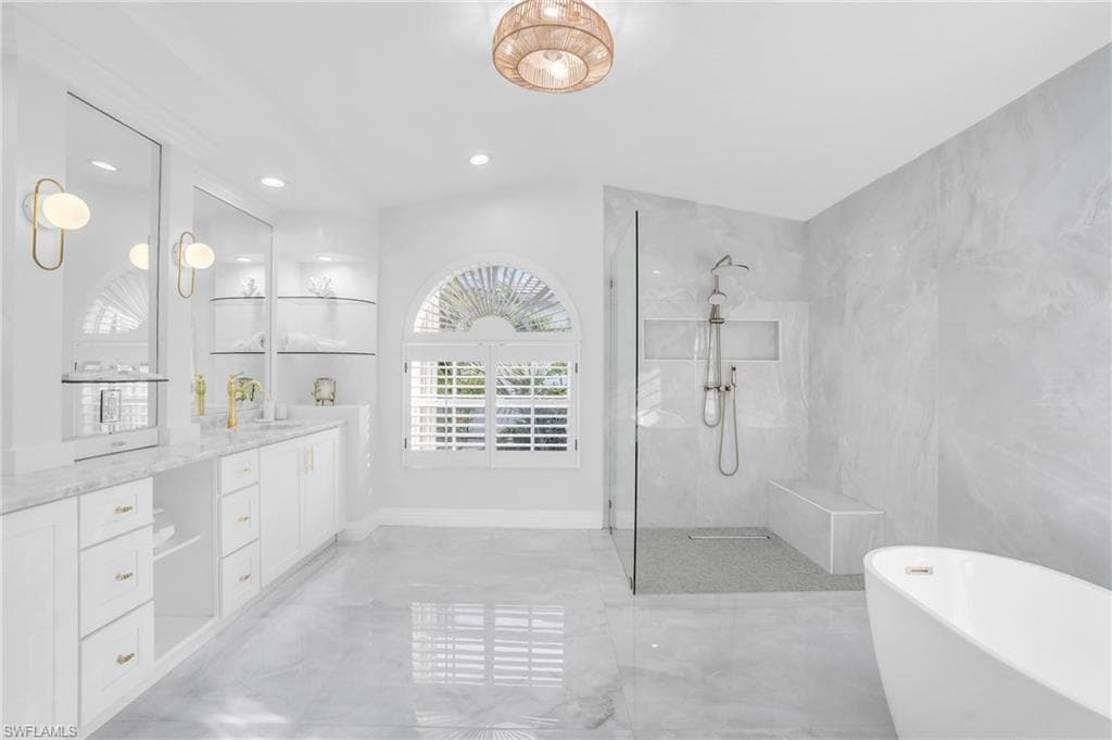 645 Park Shore Dr, Naples, FL 34103-8