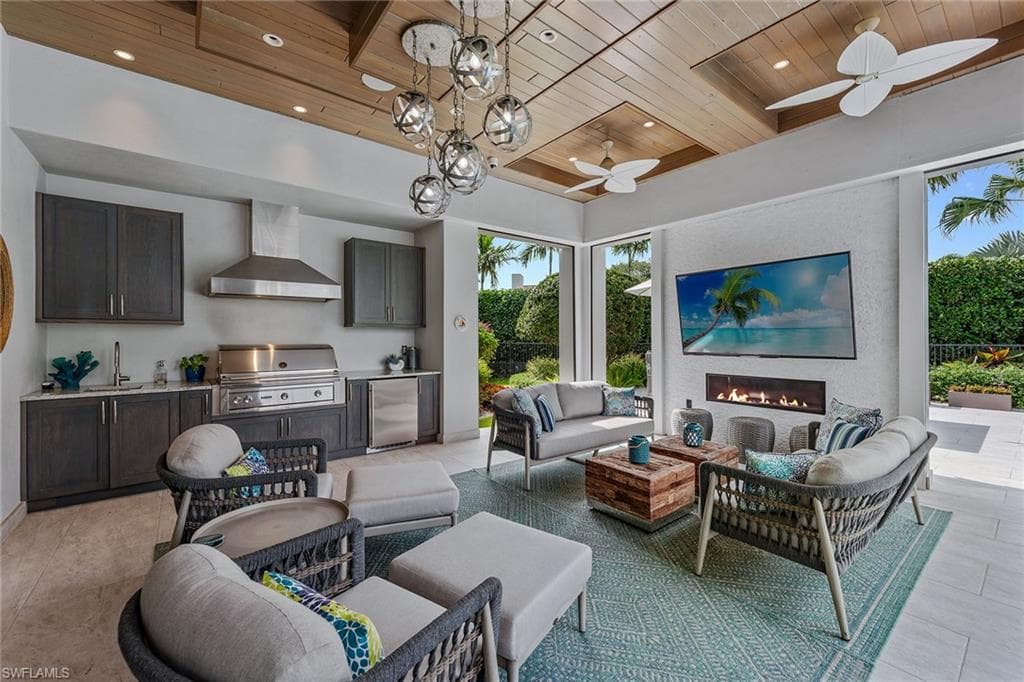 714 Killdeer Pl, Naples, FL 34108-8