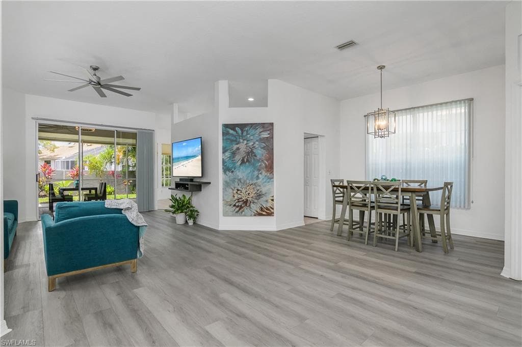 170 Vista Ln, Naples, FL 34119-9
