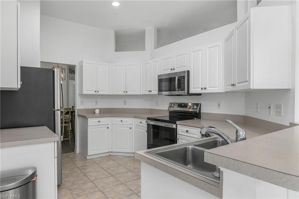 170 Vista Ln, Naples, FL 34119-10