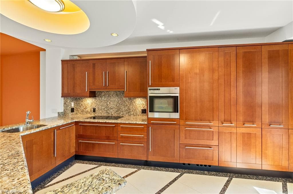 625 La Peninsula Blvd 625, Naples, FL 34113-9