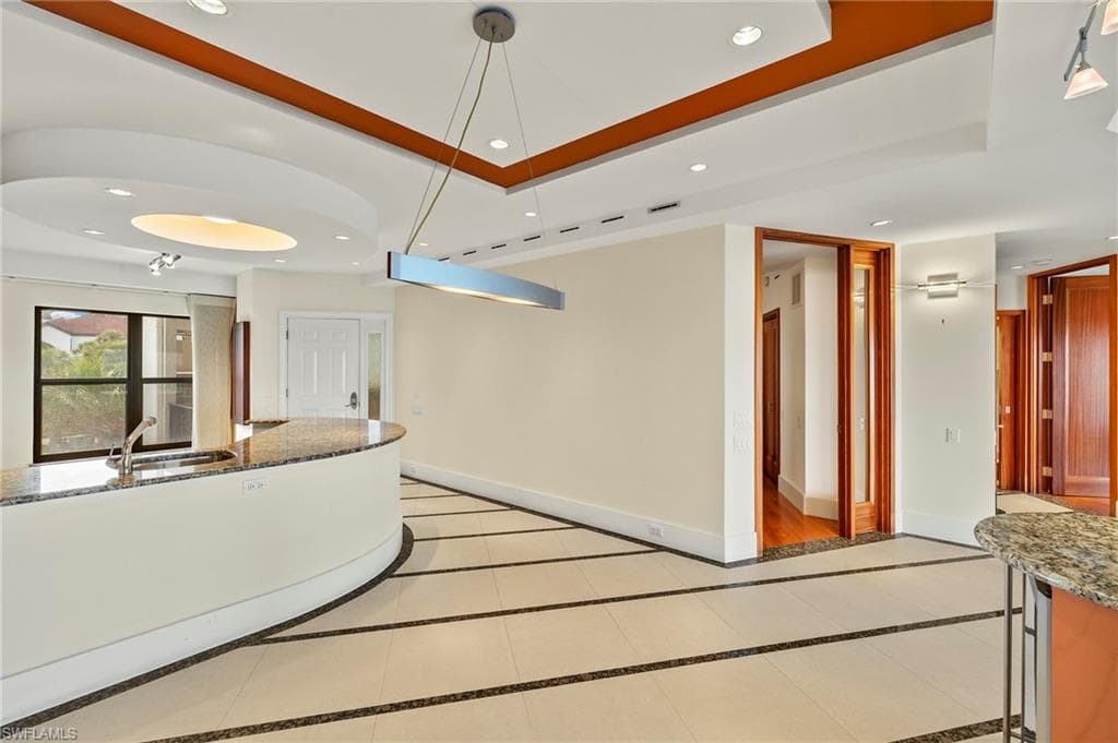 625 La Peninsula Blvd 625, Naples, FL 34113-16