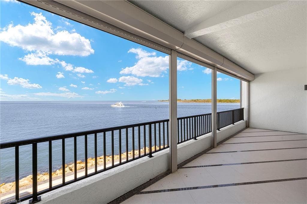 625 La Peninsula Blvd 625, Naples, FL 34113-28