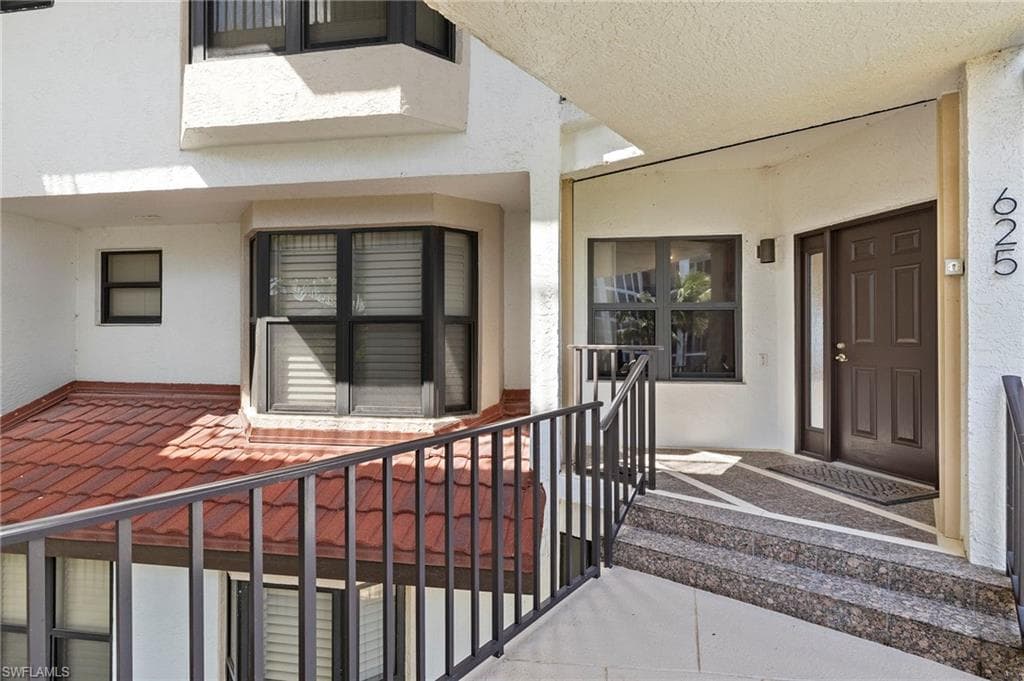 625 La Peninsula Blvd 625, Naples, FL 34113-29