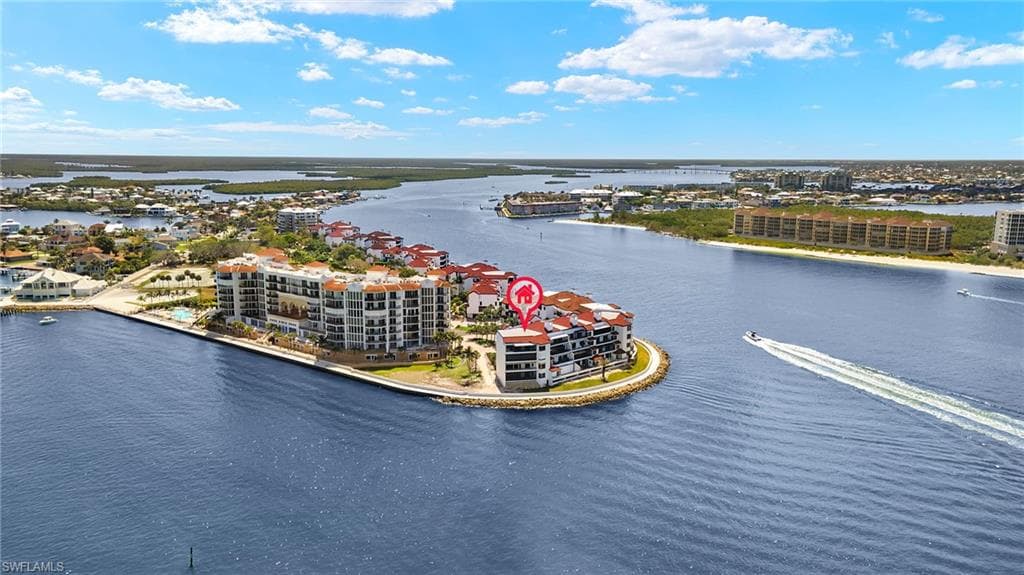 625 La Peninsula Blvd 625, Naples, FL 34113-33