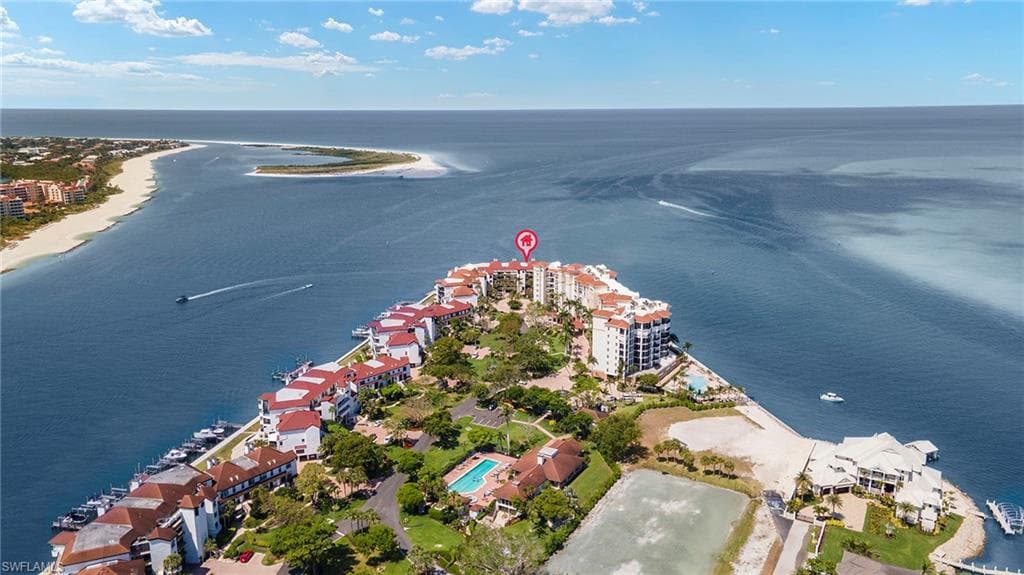 625 La Peninsula Blvd 625, Naples, FL 34113-36