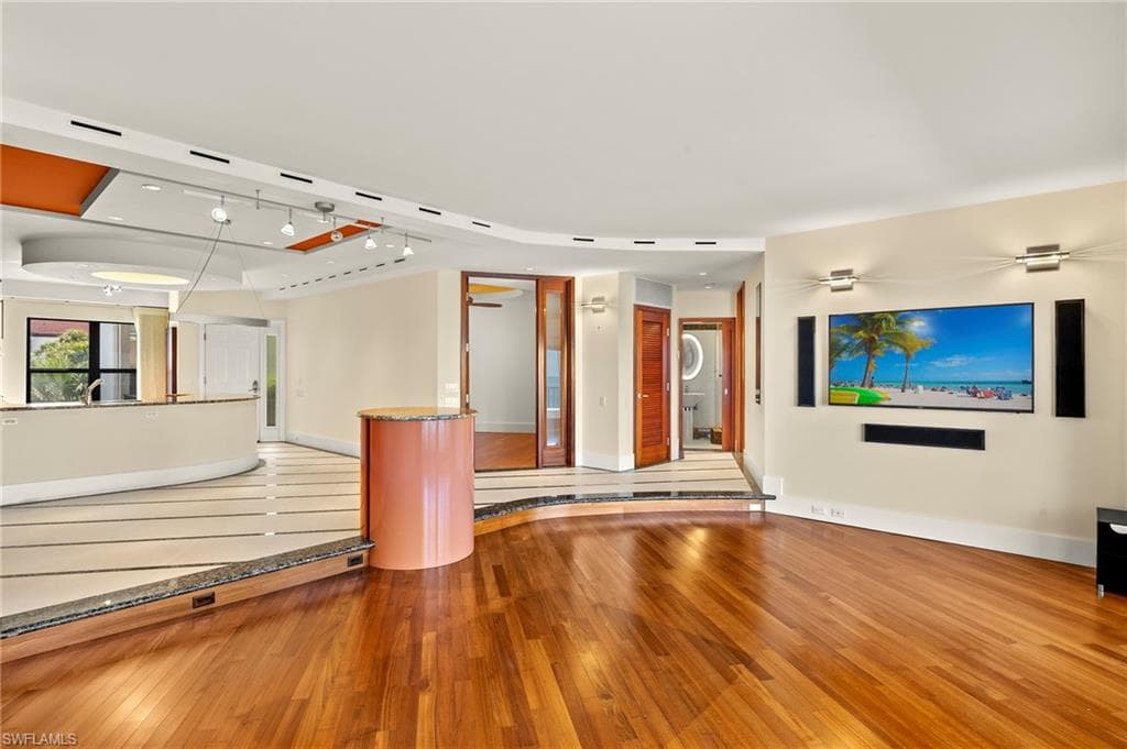 625 La Peninsula Blvd 625, Naples, FL 34113-5