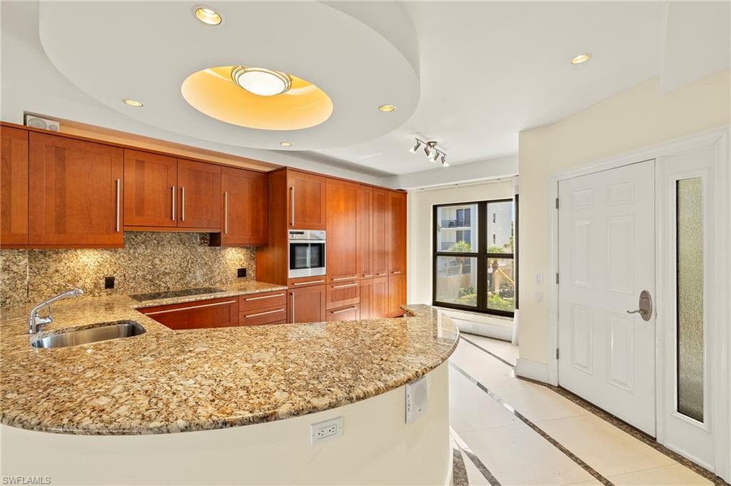 625 La Peninsula Blvd 625, Naples, FL 34113-8