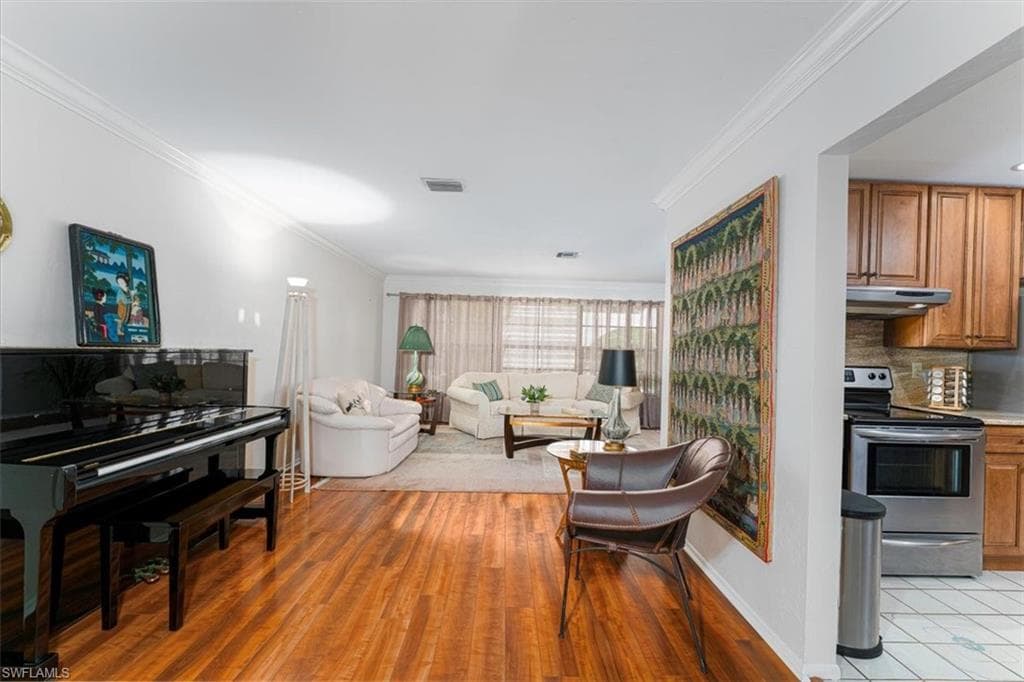 116 Short Ct, Naples, FL 34112-13