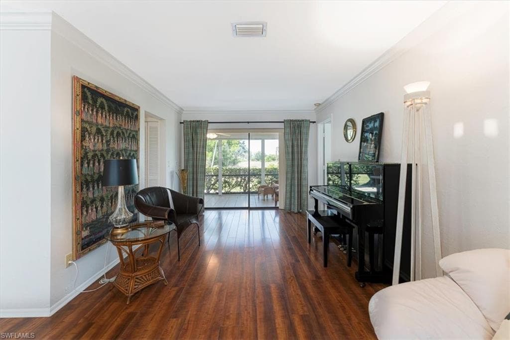 116 Short Ct, Naples, FL 34112-14