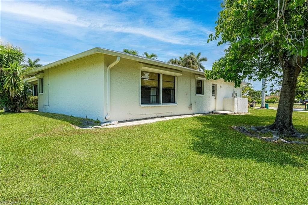116 Short Ct, Naples, FL 34112-29