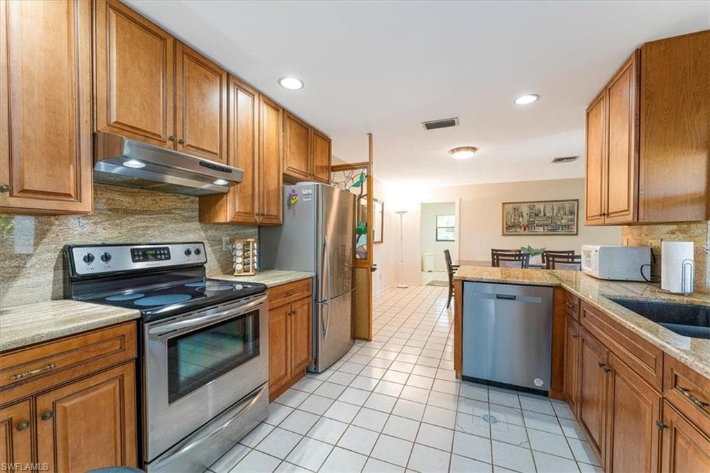 116 Short Ct, Naples, FL 34112-6