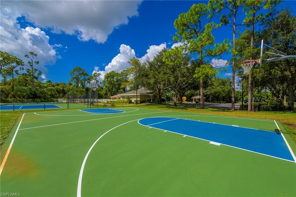 816 Mount Hood Ct, Naples, FL 34104-18