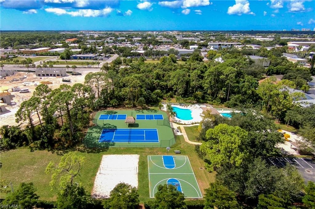 816 Mount Hood Ct, Naples, FL 34104-26