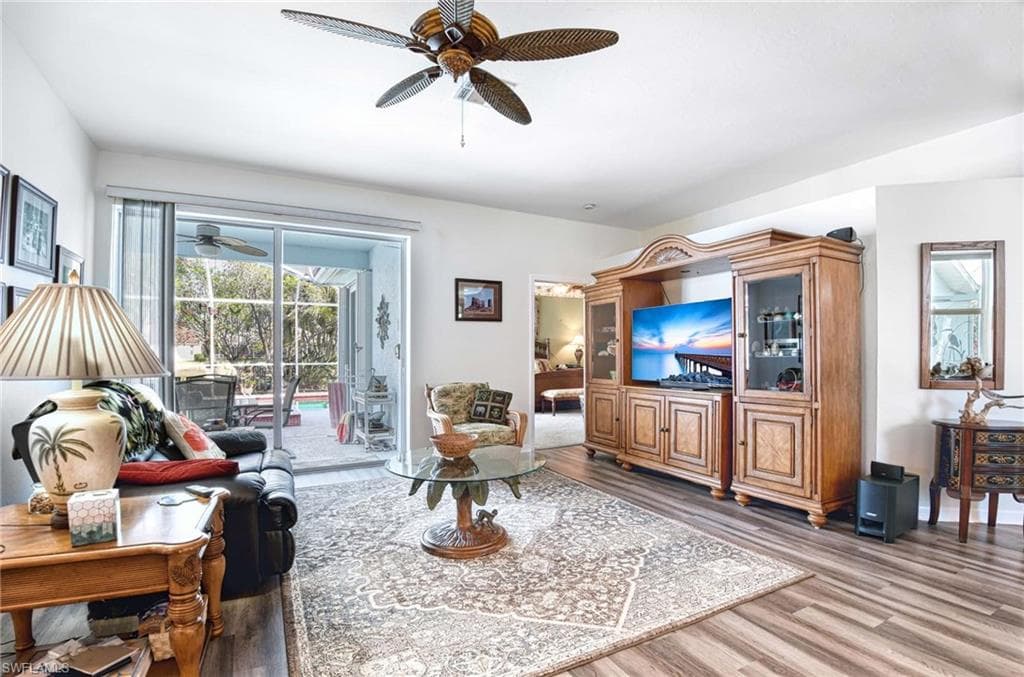 816 Mount Hood Ct, Naples, FL 34104-3