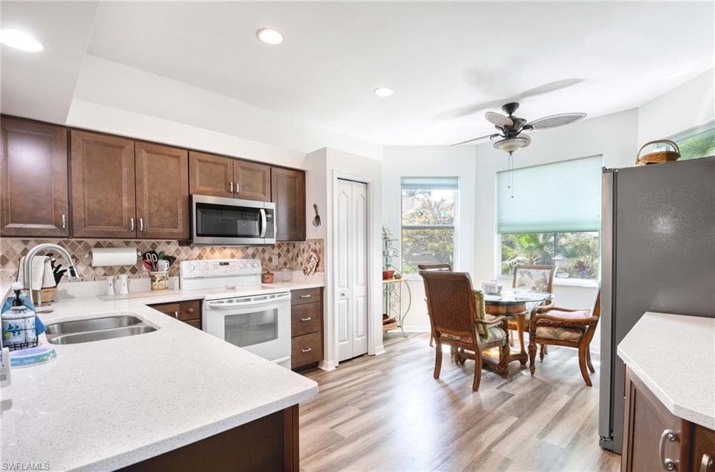 816 Mount Hood Ct, Naples, FL 34104-6