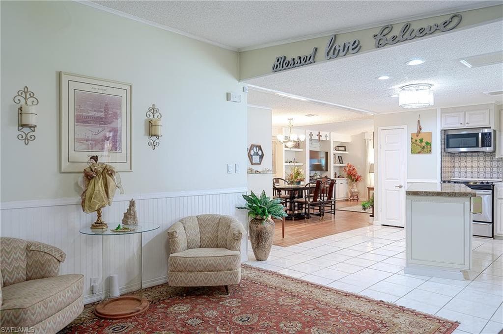 149 Kim Dr 149, Naples, FL 34104-8