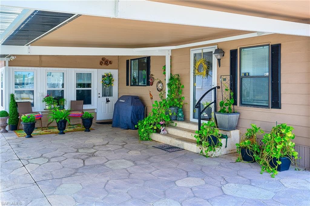 149 Kim Dr 149, Naples, FL 34104-16