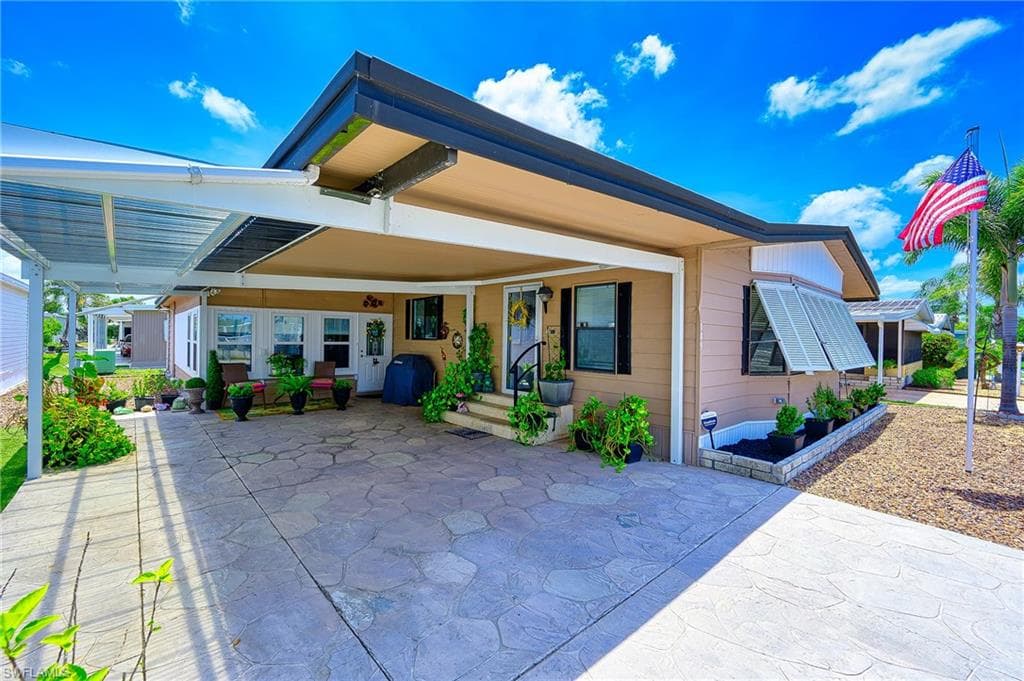 149 Kim Dr 149, Naples, FL 34104-1