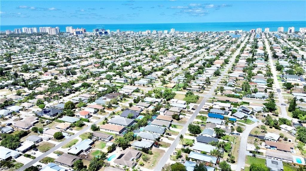 844 106th Ave N, Naples, FL 34108-5