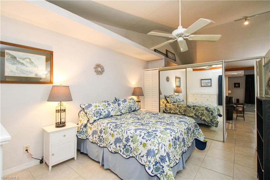826 Wiggins Pass Rd 306, Naples, FL 34110-21