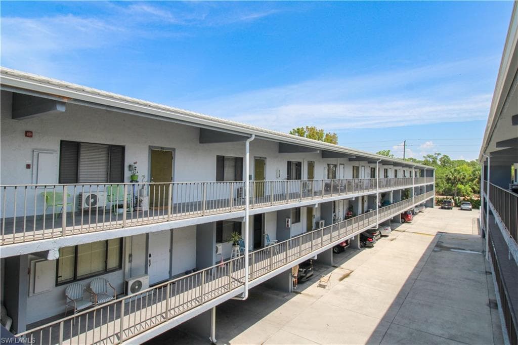 826 Wiggins Pass Rd 306, Naples, FL 34110-4