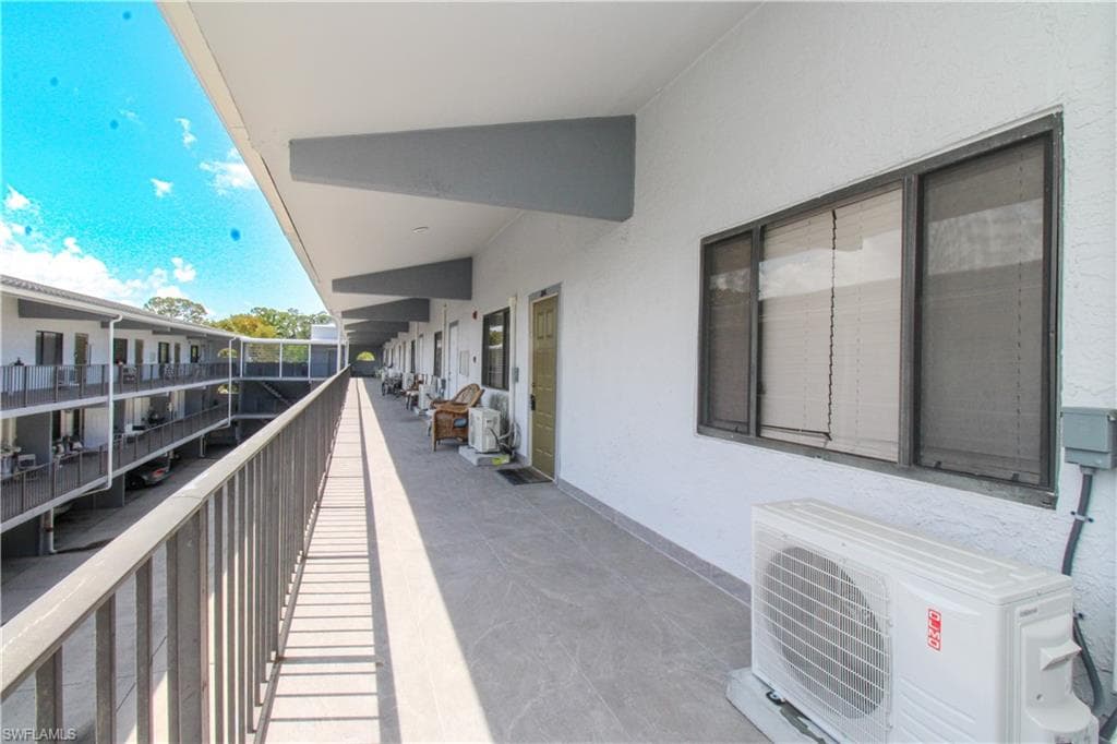 826 Wiggins Pass Rd 306, Naples, FL 34110-5