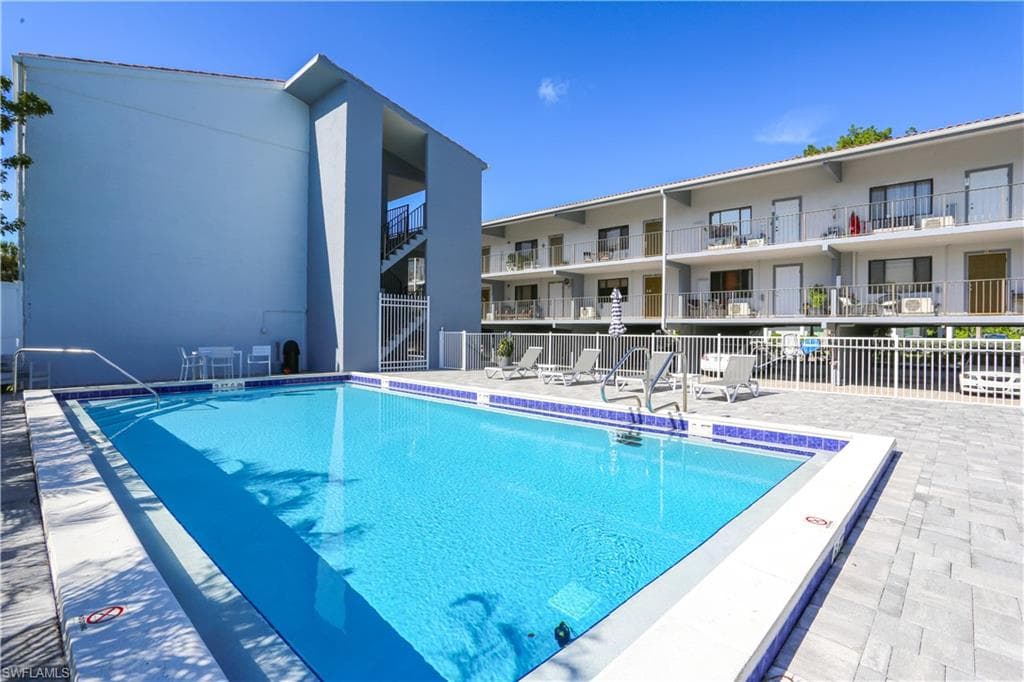 826 Wiggins Pass Rd 306, Naples, FL 34110-7