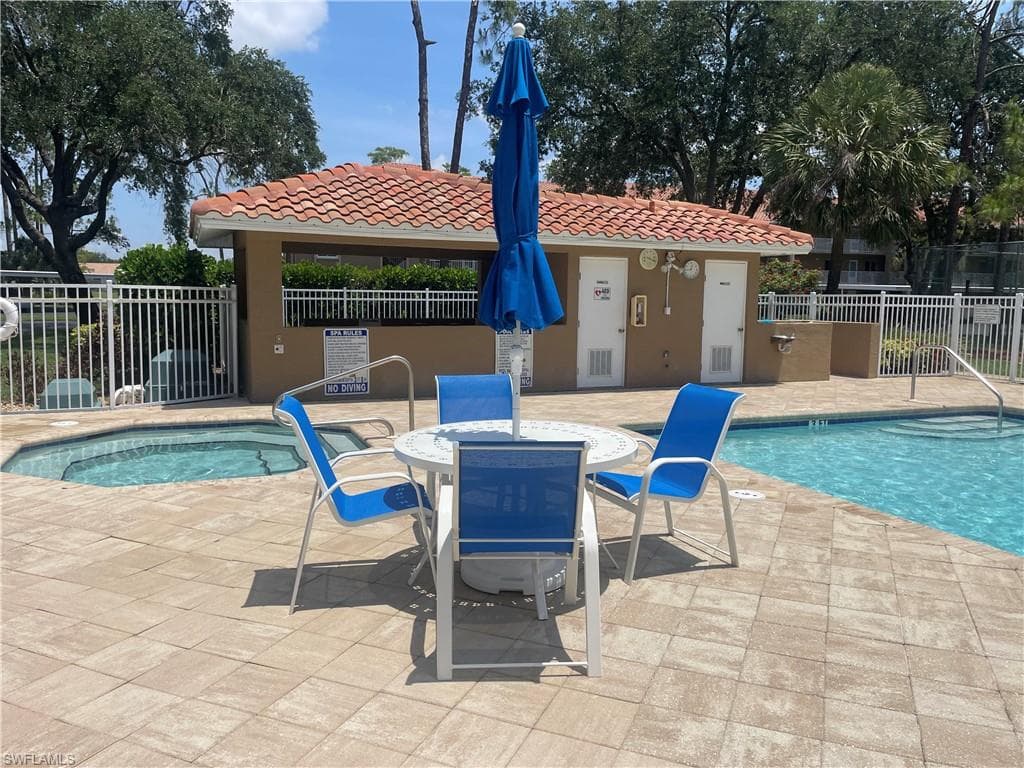 5985 Bloomfield Cir D205, Naples, FL 34112-32
