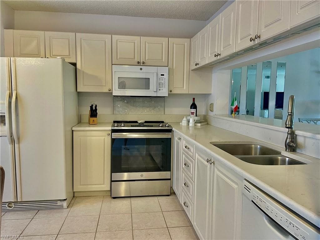 5985 Bloomfield Cir D205, Naples, FL 34112-8