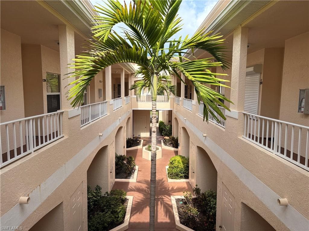 1096 Woodshire Ln C205, Naples, FL 34105-2