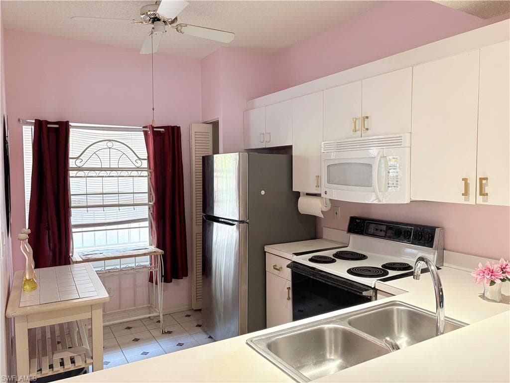 1096 Woodshire Ln C205, Naples, FL 34105-3