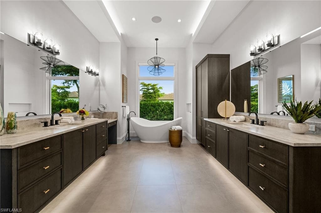 115 East Ave, Naples, FL 34108-24